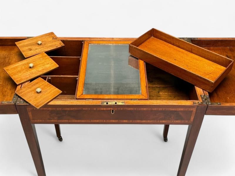 Hepplewhite Dressing Table or Vanity, England, Early 19th C. Mahogany, Refinish - 11
