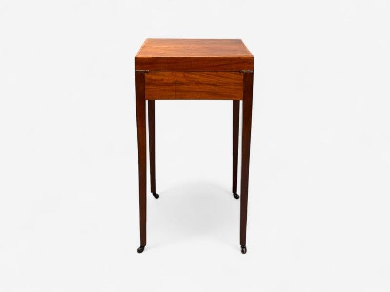Hepplewhite Dressing Table or Vanity, England, Early 19th C. Mahogany, Refinish - 13