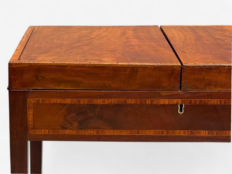 Hepplewhite Dressing Table or Vanity, England, Early 19th C. Mahogany, Refinish - 6