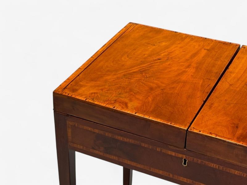 Hepplewhite Dressing Table or Vanity, England, Early 19th C. Mahogany, Refinish - 7