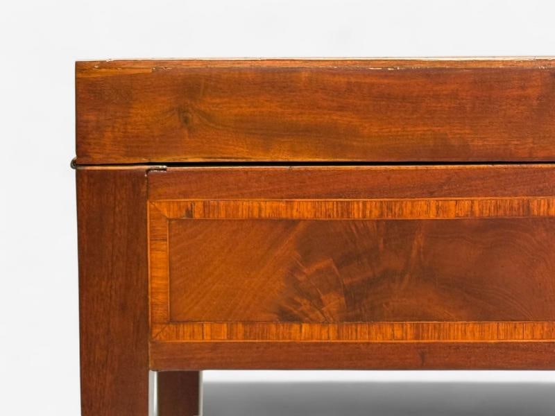 Hepplewhite Dressing Table or Vanity, England, Early 19th C. Mahogany, Refinish - 9