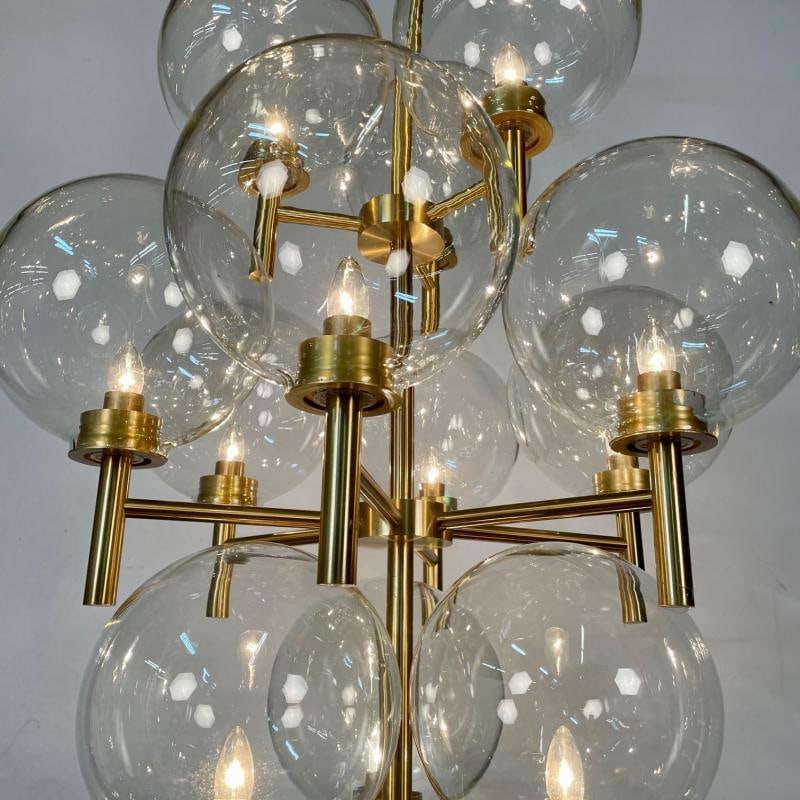 Pair of Monumental Mid-Century Modern Style Chandeliers in Amber Glass and Brass - 8