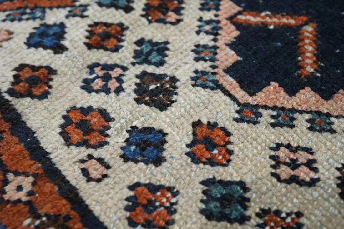 Vintage Persian Rug 2'6'' x 4'6'' - 6