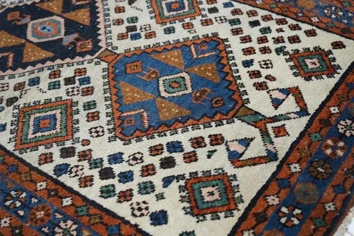 Vintage Persian Rug 2'6'' x 4'6'' - 9