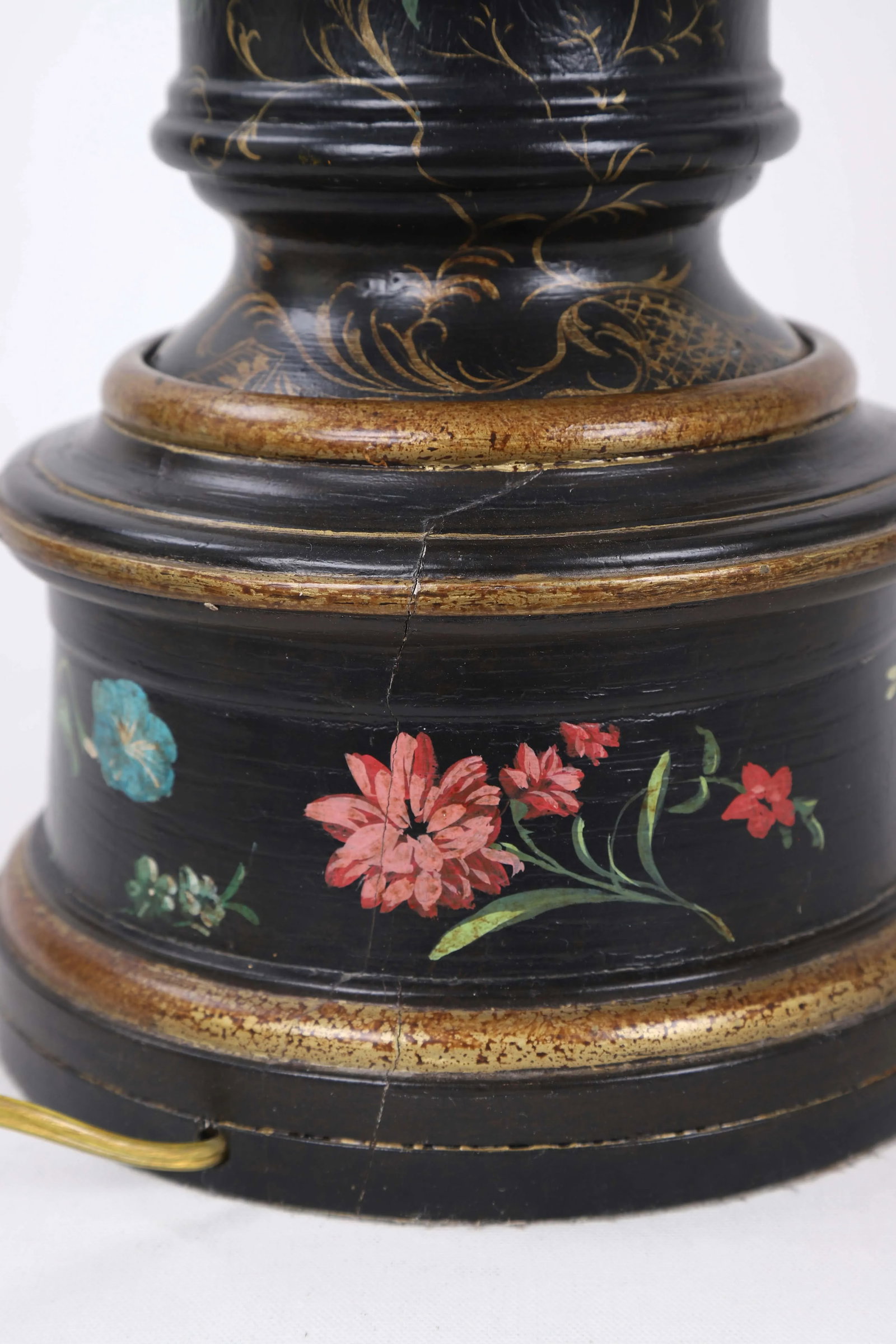 Vase Lamp With Gold and Ochre Details Featuring Multiple Famille Roses - 10