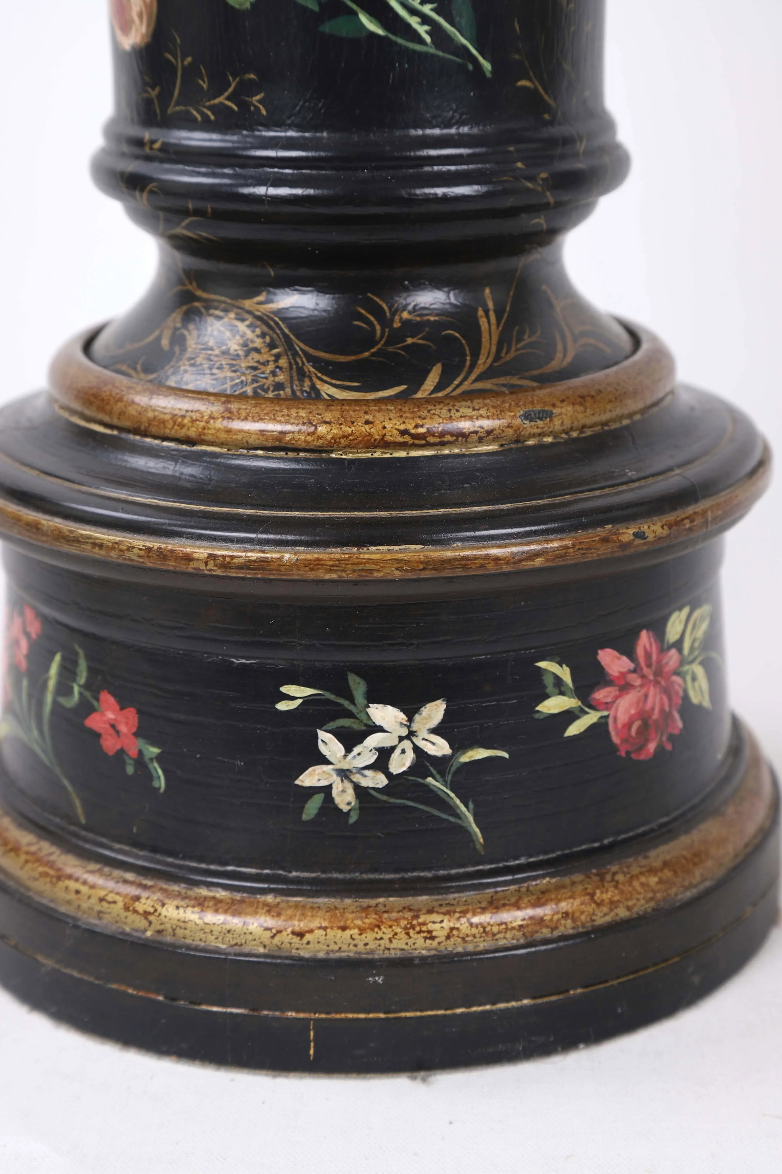 Vase Lamp With Gold and Ochre Details Featuring Multiple Famille Roses - 11