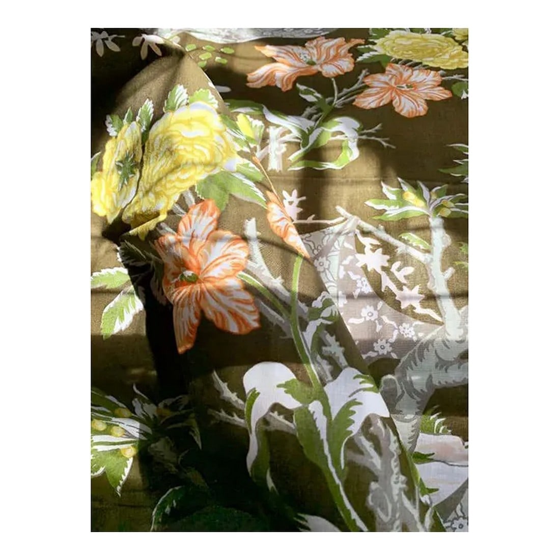 Moss Green Floral Trompe L'Oeil Handprinted Linen, Schumacher, Kent Garden, 1971 - 7 Yards: Moss Green Floral Trompe L'Oeil Handprinted Linen, Schumacher, Kent Garden, 1971. Moss green floral Trompe L'Oeil hand printed Linen, Schumacher, Kent Gardens, 1971. English country through the lens