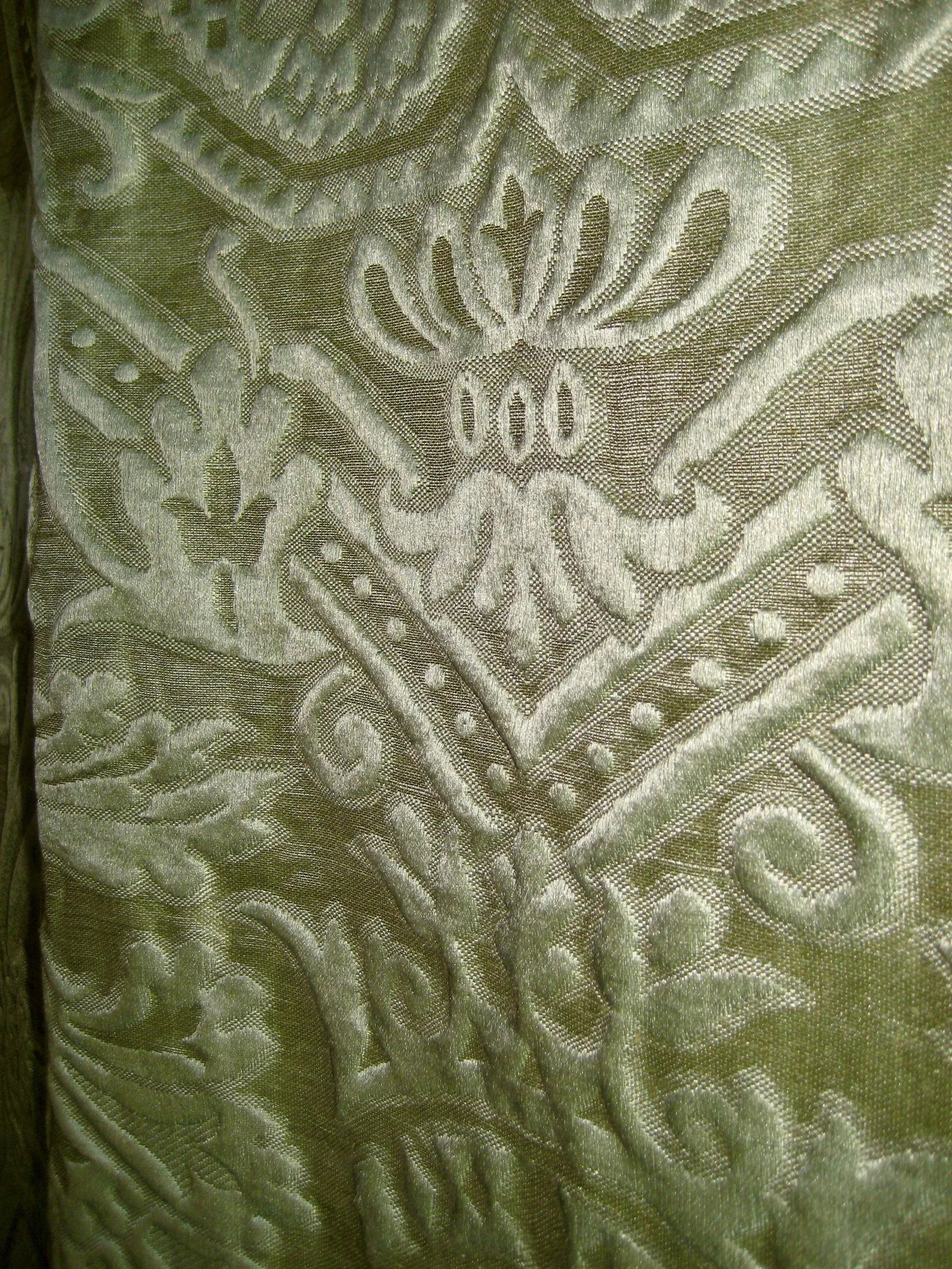 Antique Italian Trapunto Brocatelle Tablecloth - 11