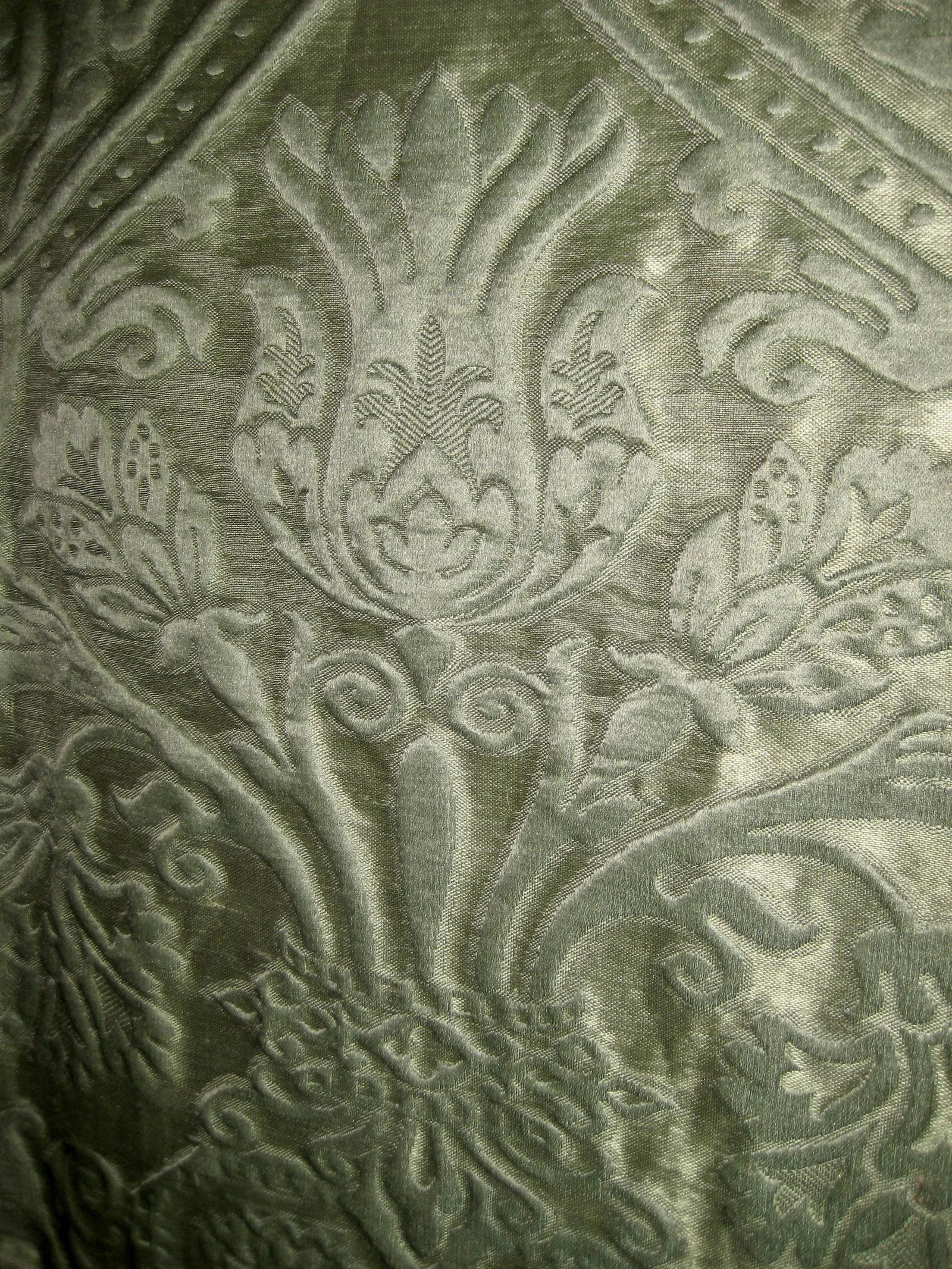 Antique Italian Trapunto Brocatelle Tablecloth - 9