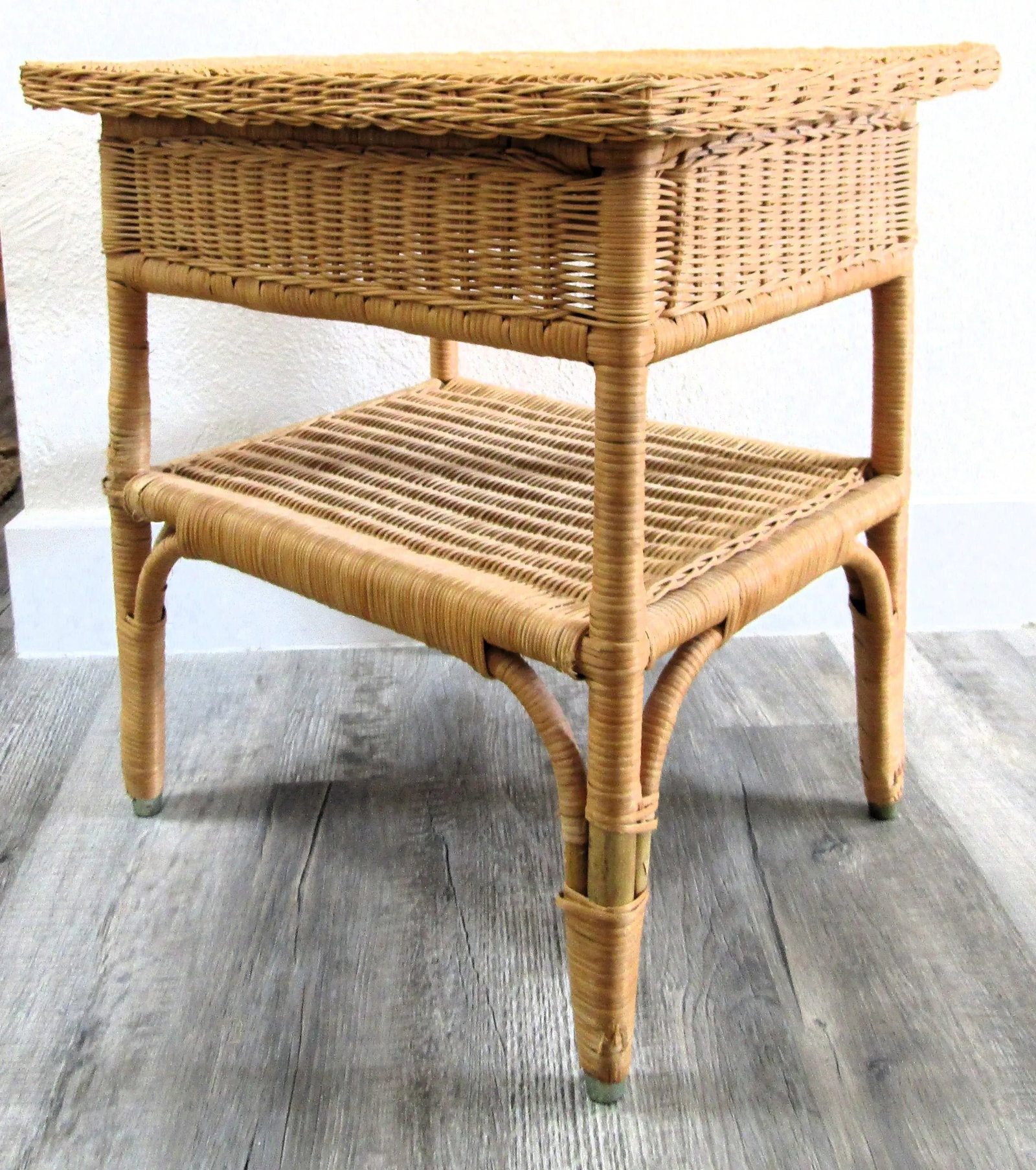 1960s Vintage French Country Wicker End Table Side Table With Bottom Shelf - 3