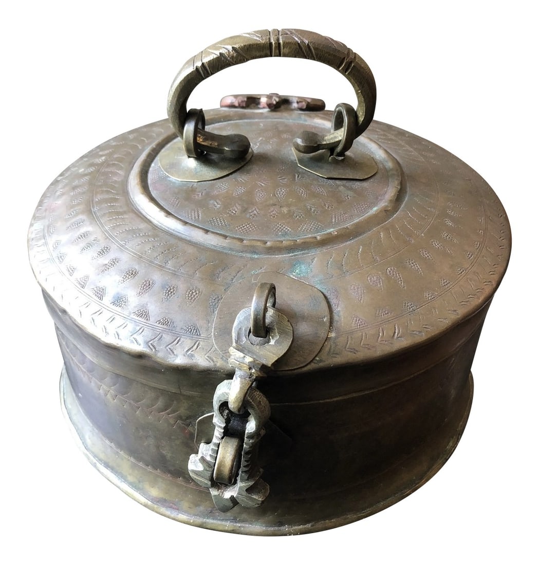1900s Traditional Hand Hammered Brass Box With Latch: Beautiful antique hand hammered brass box with latch. Has hammered floral details. Perfect for the interior designer. Great condition and great for any space in your home. Condition: Alterations: