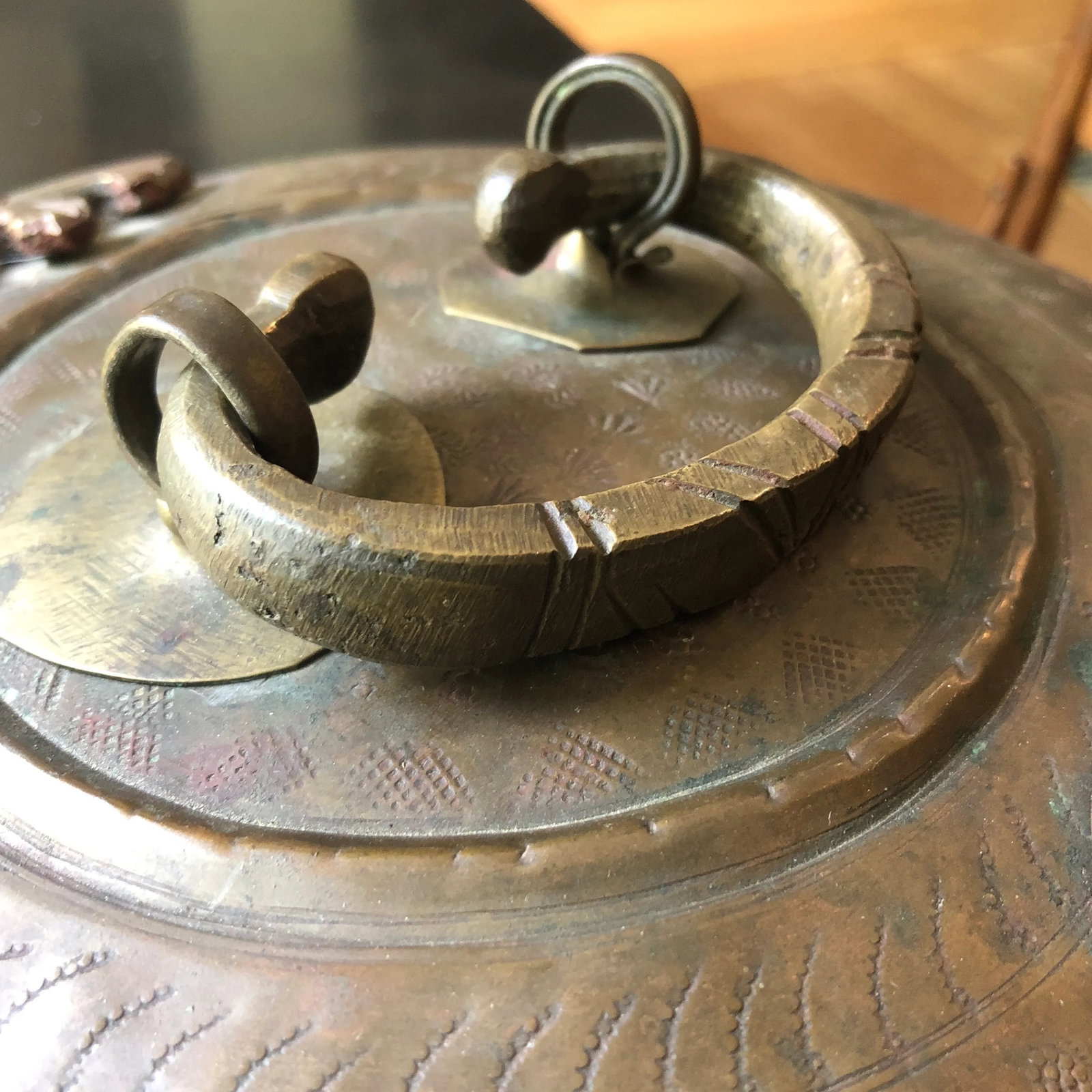 1900s Traditional Hand Hammered Brass Box With Latch - 4