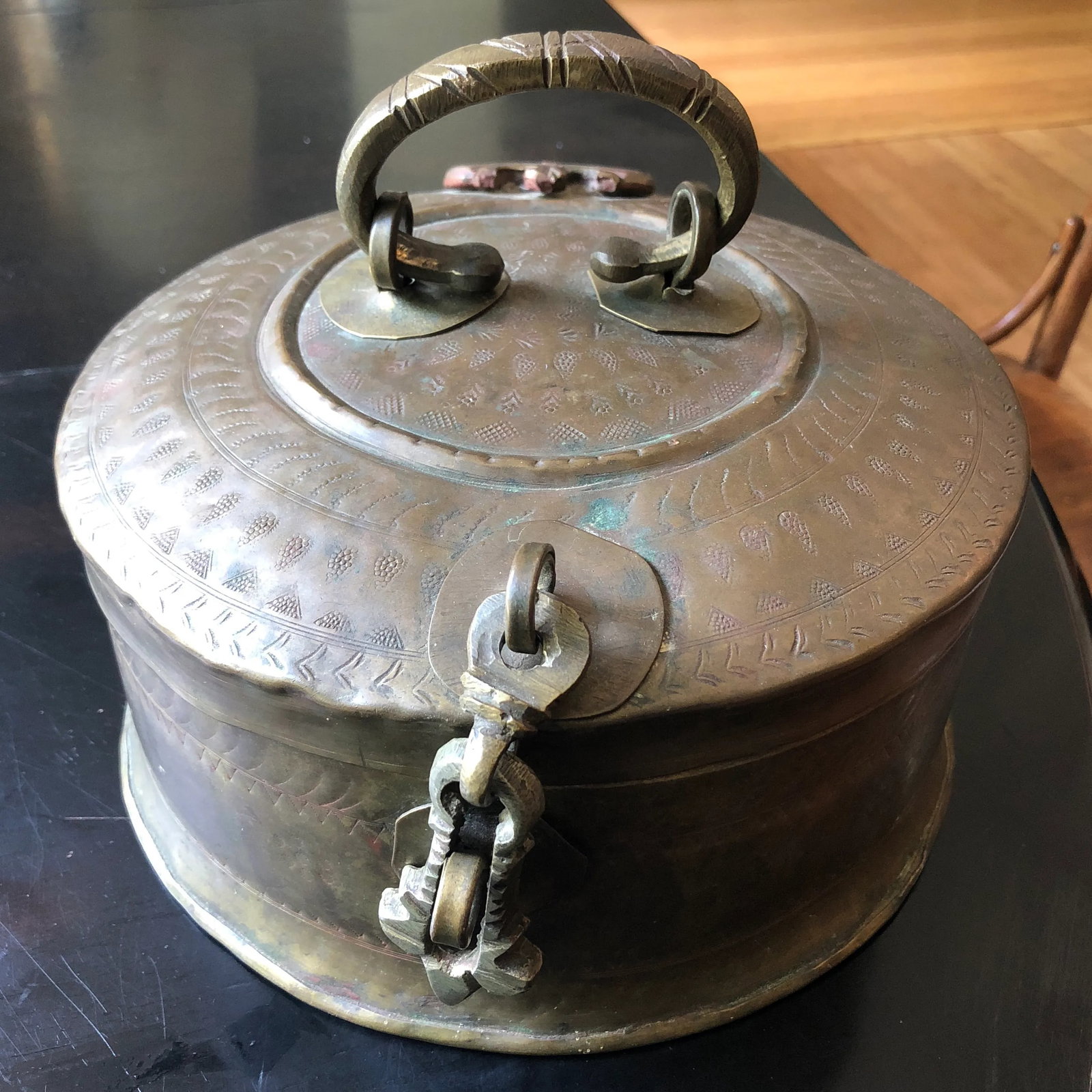 1900s Traditional Hand Hammered Brass Box With Latch - 9