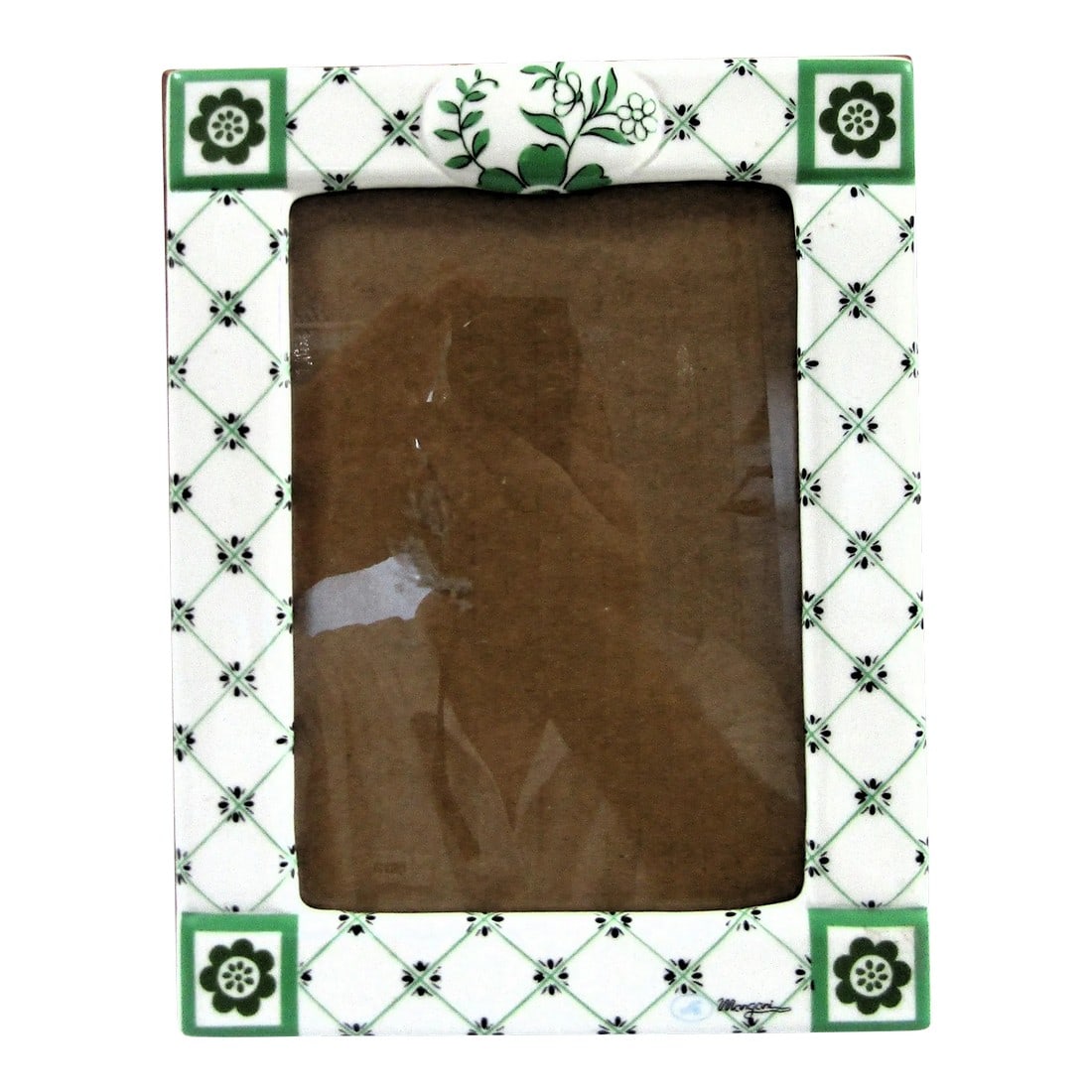 Mangani Italy Green and White Porcelain Frame: NEW Mangani Italy Green and White Porcelain Frame Item 11742/2 9.5 x7.5 This item comes from a South Florida high-end Italian designer's showroom. Measures 7 1/2" wide, 1" deep and 9 1/2" tall.