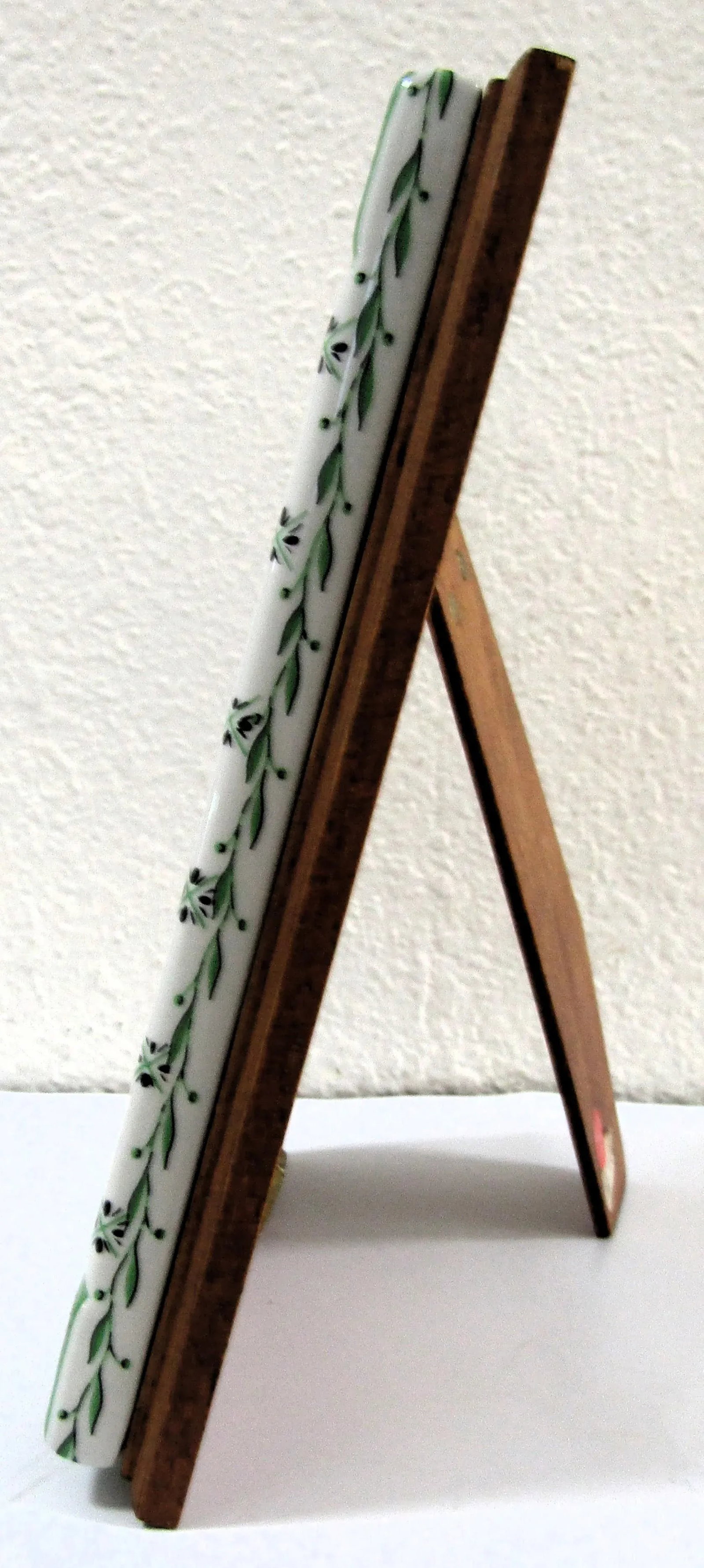 Mangani Italy Green and White Porcelain Frame - 5