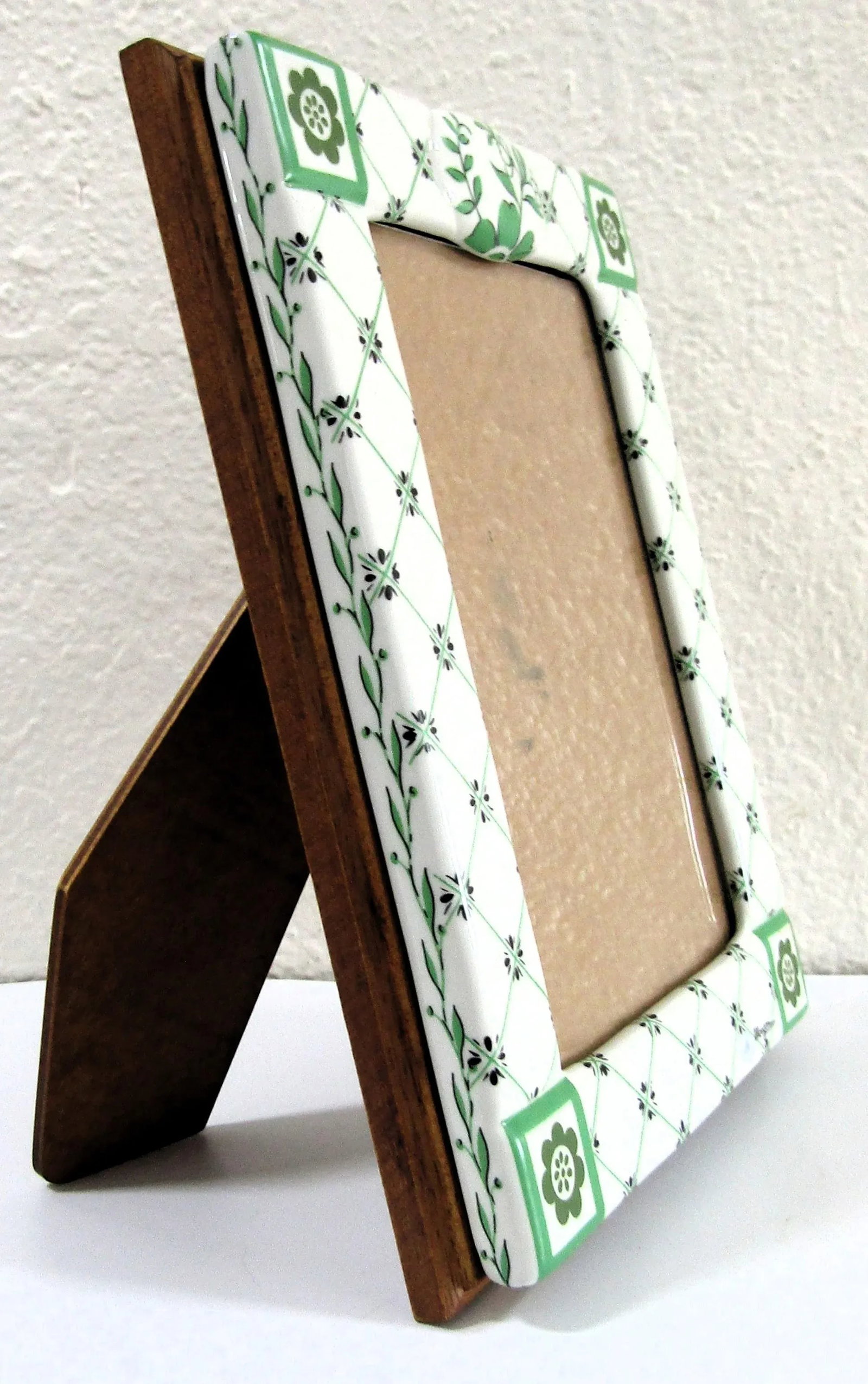 Mangani Italy Green and White Porcelain Frame - 8
