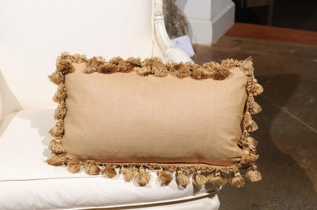 19th Century French Aubusson Tapestry Pillow with Flowers and Petite Tassels - 5