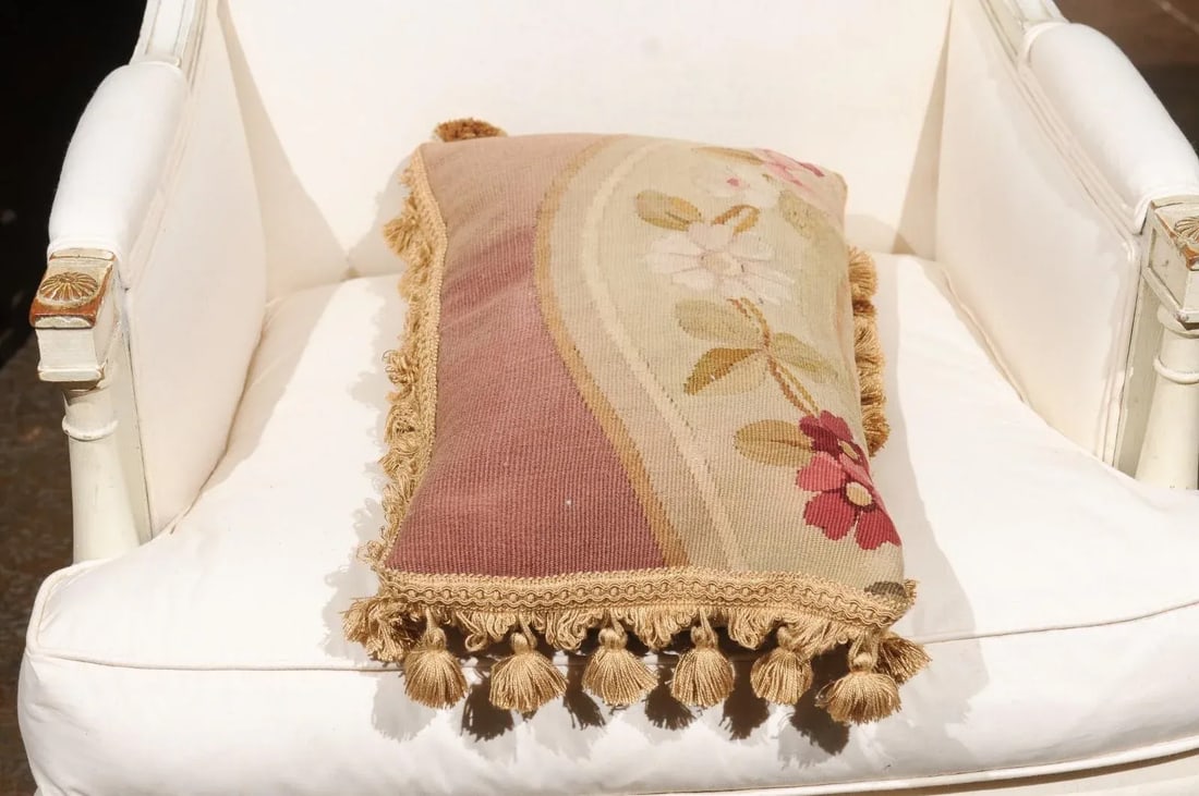 19th Century French Aubusson Tapestry Pillow with Flowers and Petite Tassels - 6