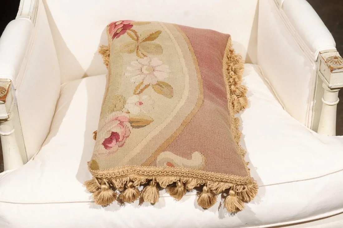 19th Century French Aubusson Tapestry Pillow with Flowers and Petite Tassels - 8
