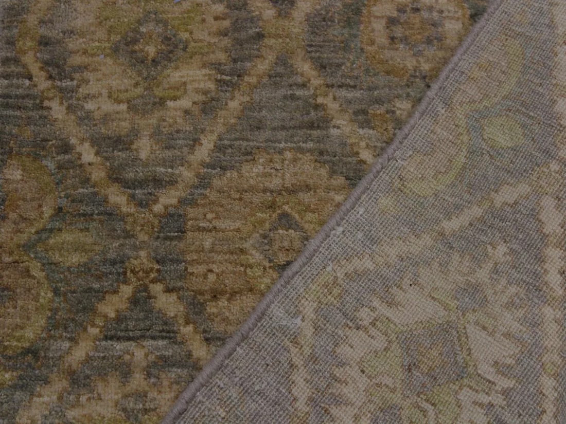 1990s Boho Chic Modern Heidy Gray/Ivory Hand-Knotted Wool Rug - 2"²7"³ × 9"² - 6