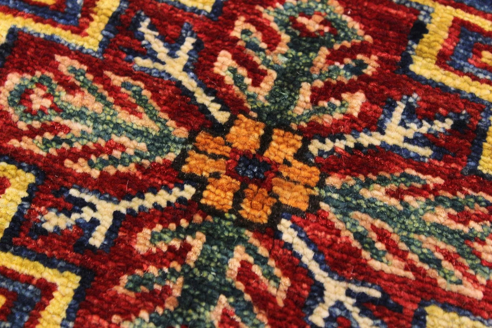 1990s Tribal Kazak Hand-Knotted Wool Rug - 2"²9"³ × 3"²8"³ - 8