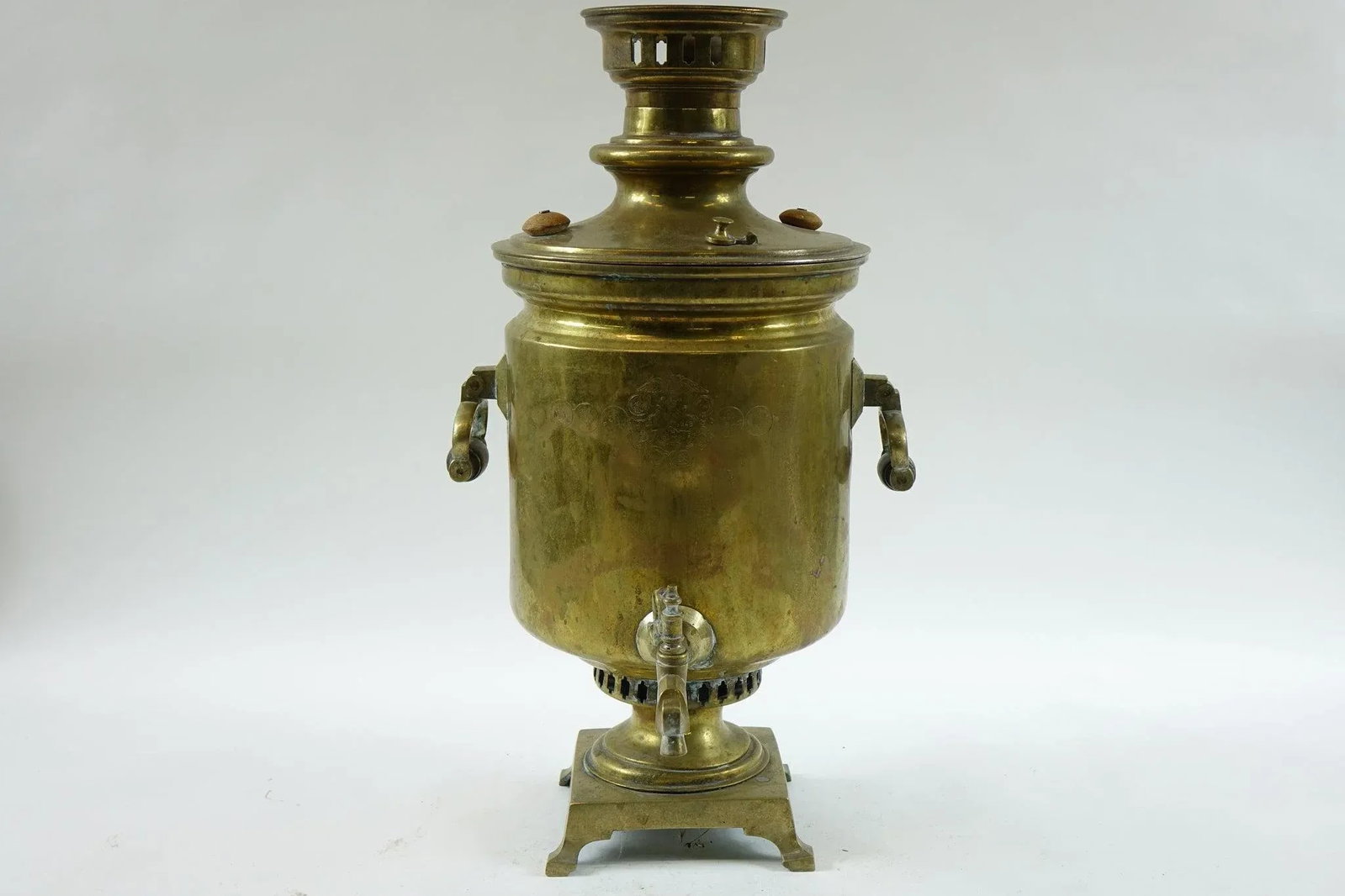 Antique-Style Brass Samovar – Traditional Design With Stamps - 3
