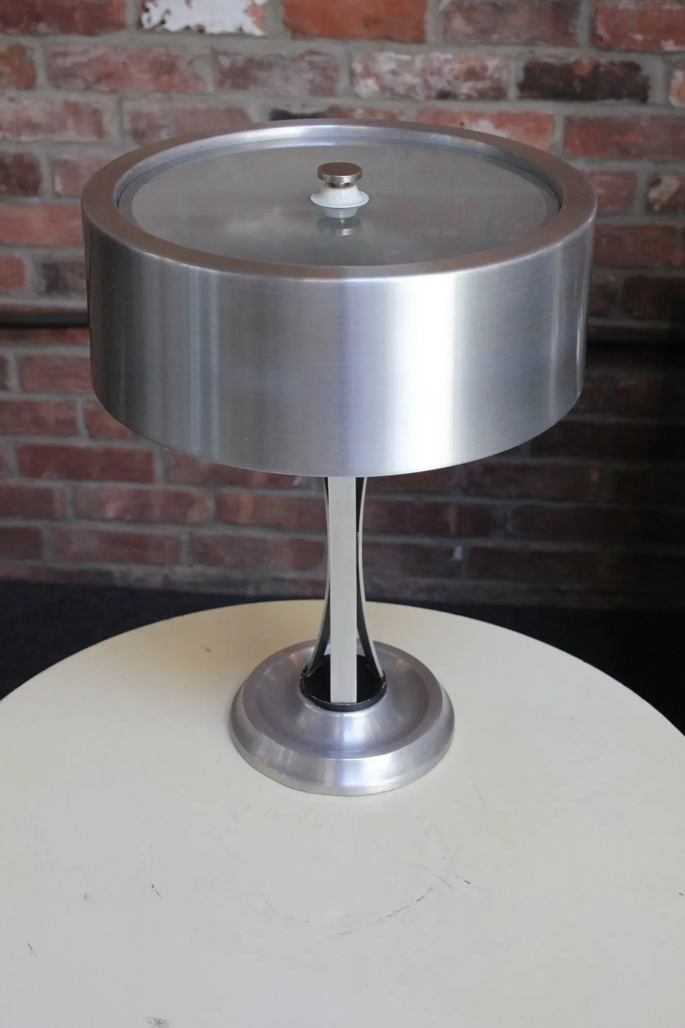 Italian Modernist Adjustable Aluminum Table Lamp by Oscar Torlasco for Lumi - 3
