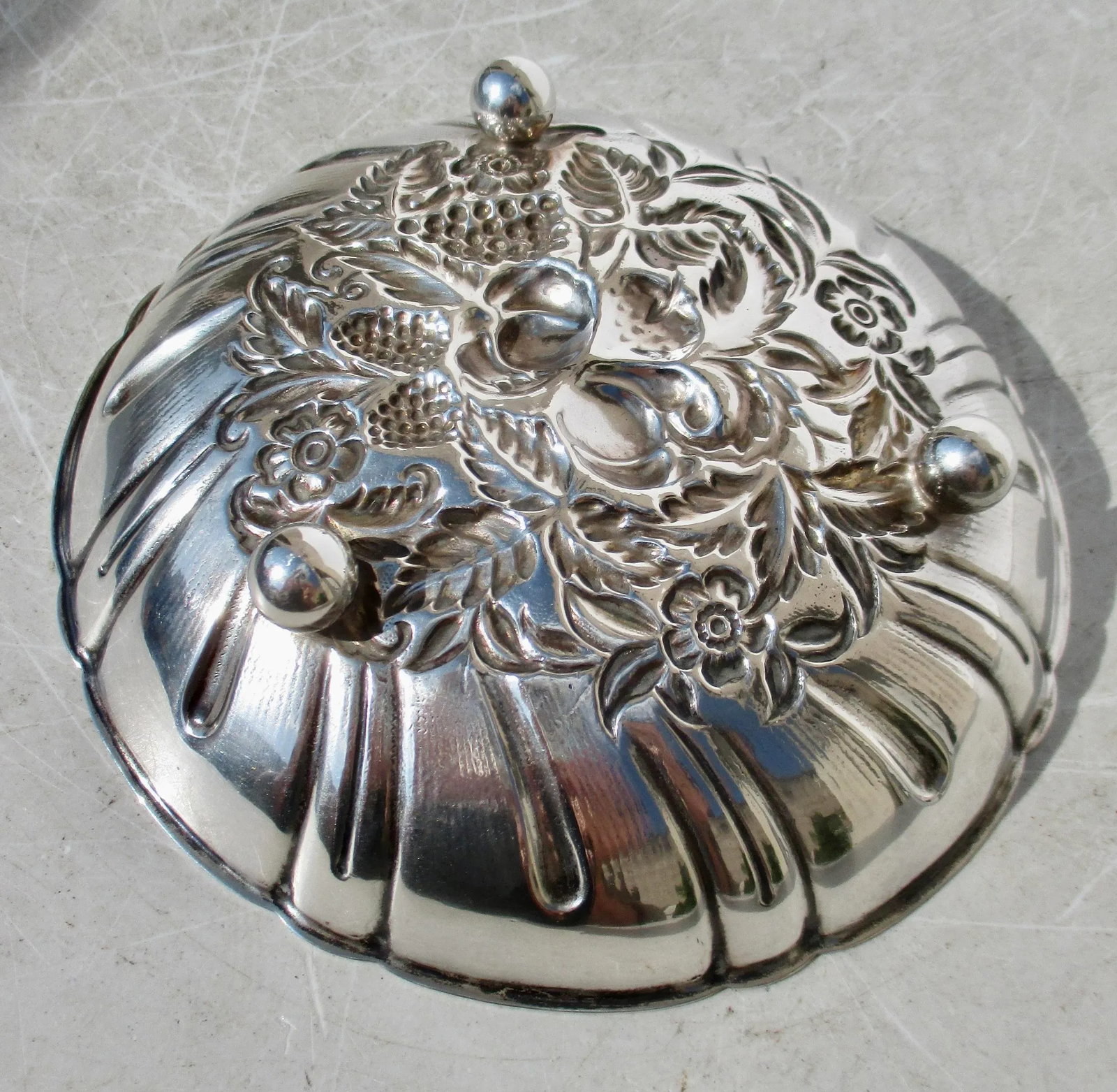 Sterling Silver Cabdy Dish by Kirk & Son Circa 1940s - 2
