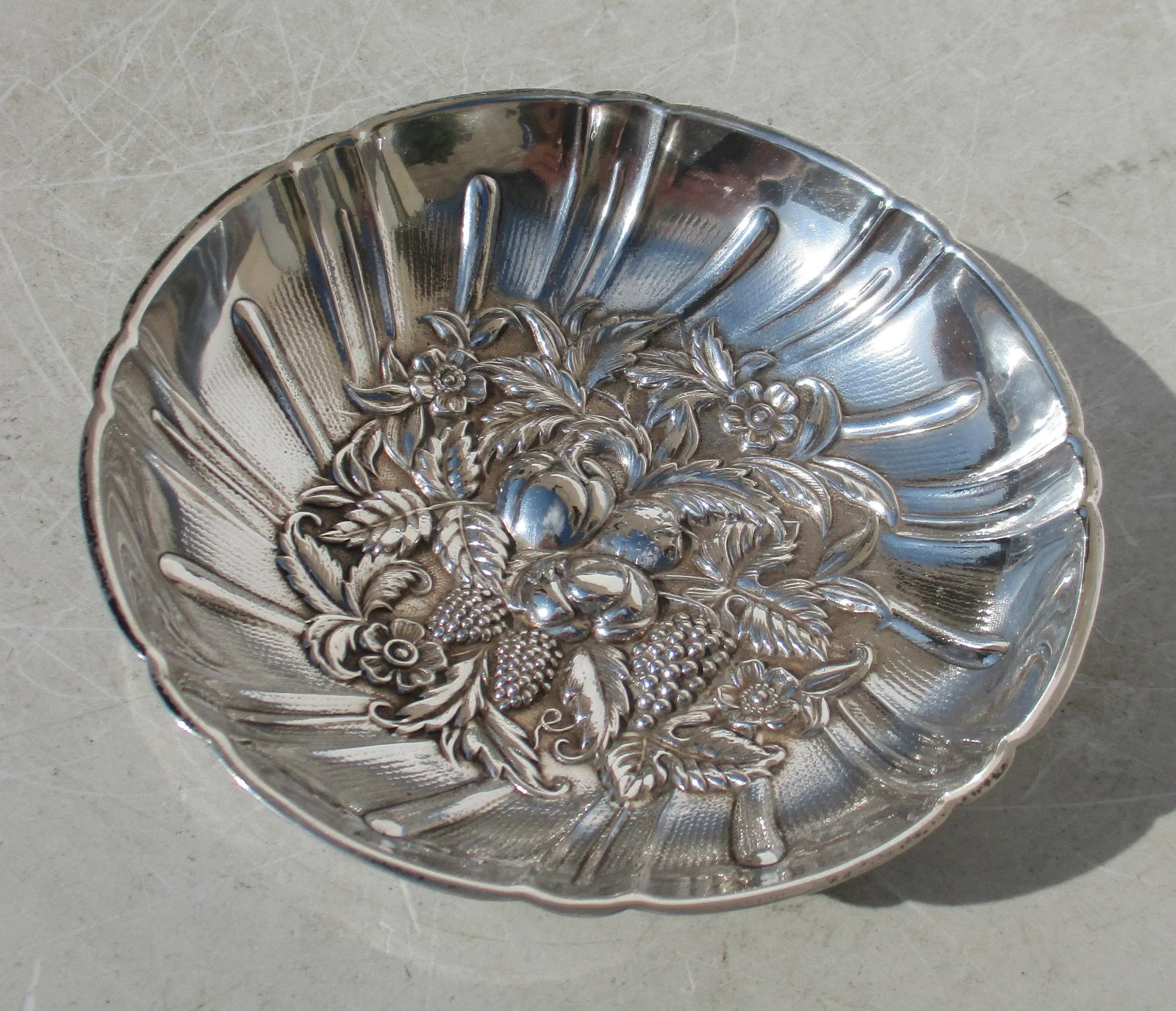 Sterling Silver Cabdy Dish by Kirk & Son Circa 1940s - 3