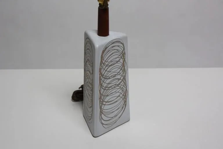 Triangular Martz Table Lamp with Sgraffito Circular Pattern - 10