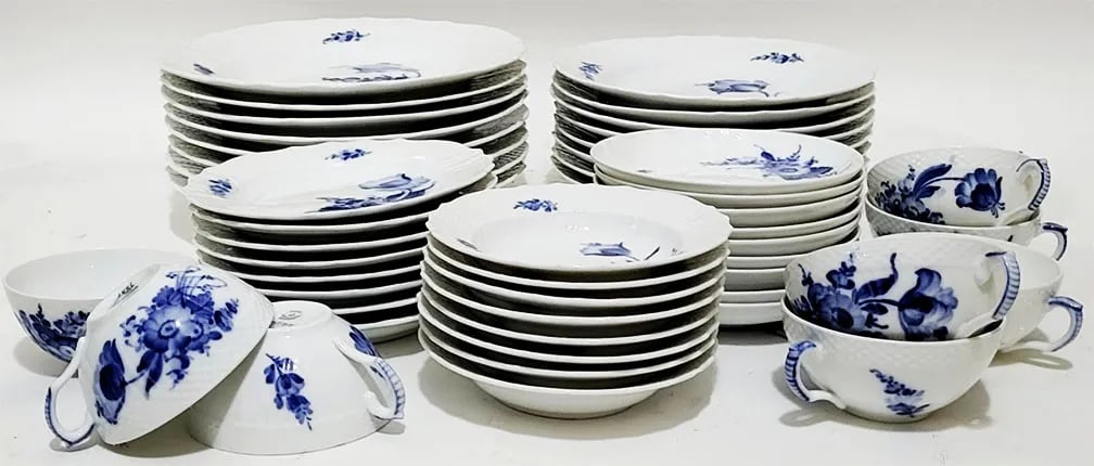 Royal Copenhagen Blue Flowers Curved Service for 8 - 48 Pieces - 3