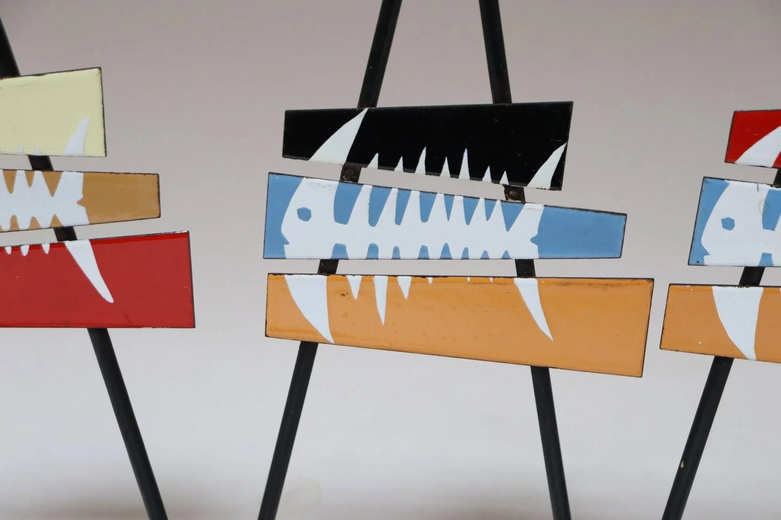 Set of Four Italian Modern Enamel and Steel "Fish" Mounted Coat Hooks by Siva - 7
