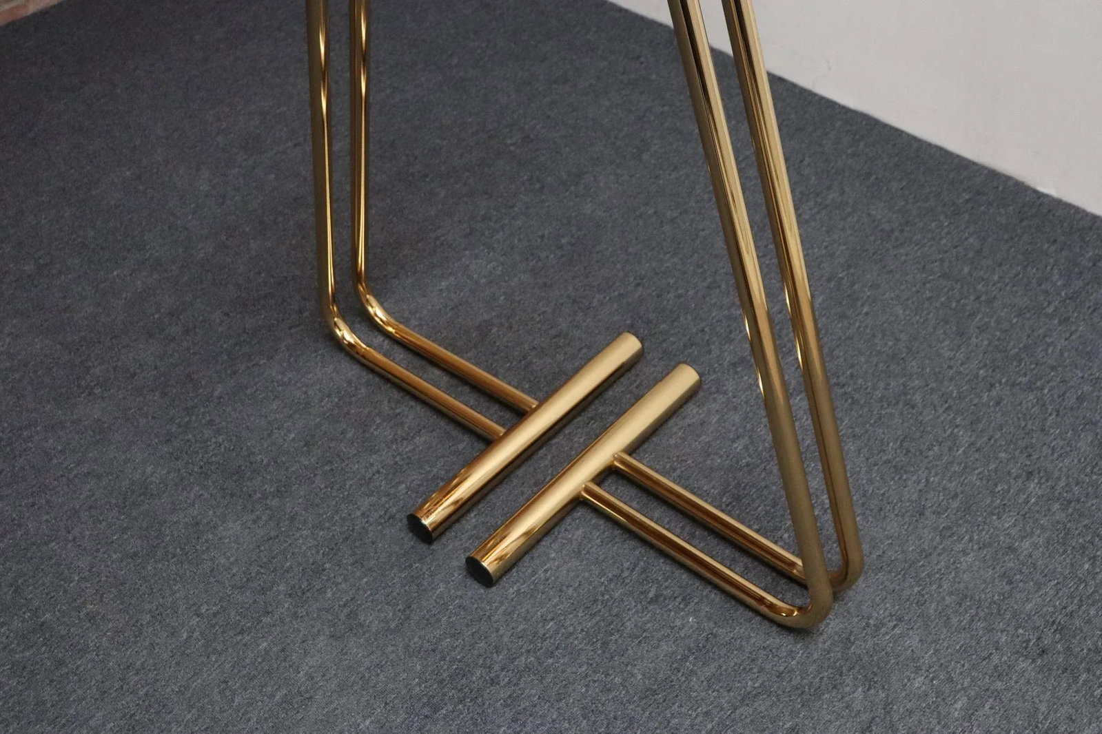Pair of Vintage Italian Valets / Dress Boys in Polished Brass and Lacquered Wood - 11