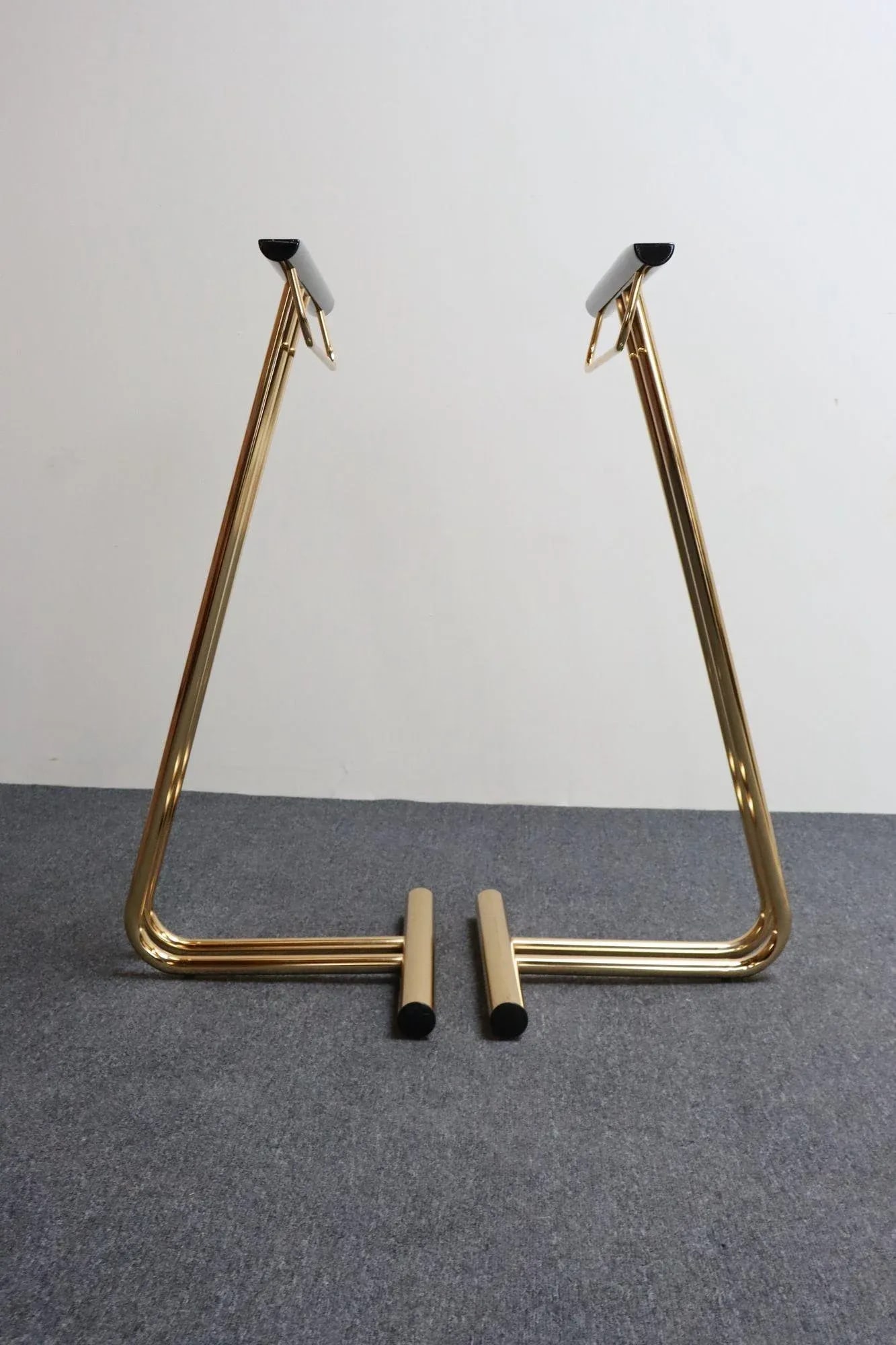 Pair of Vintage Italian Valets / Dress Boys in Polished Brass and Lacquered Wood - 3