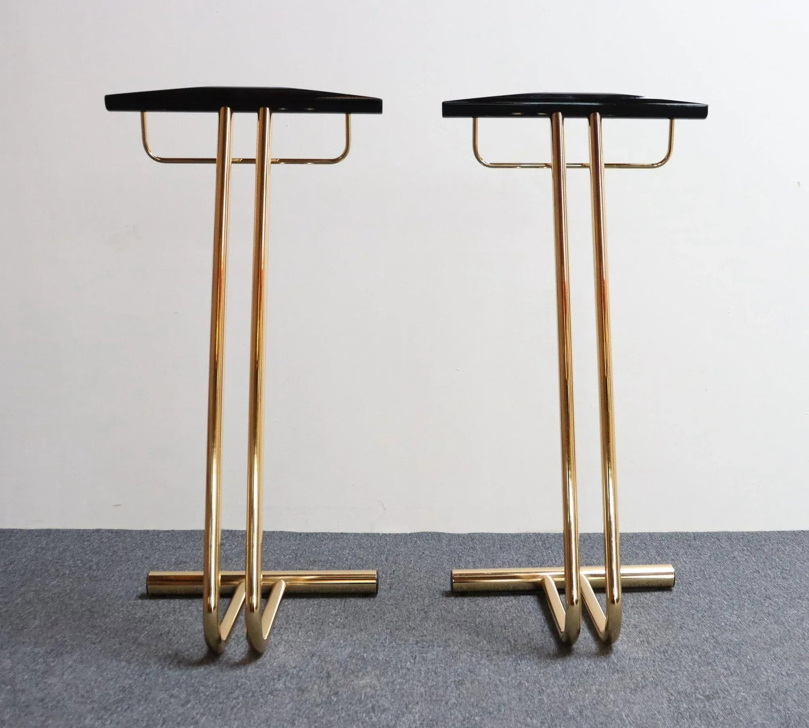 Pair of Vintage Italian Valets / Dress Boys in Polished Brass and Lacquered Wood - 6
