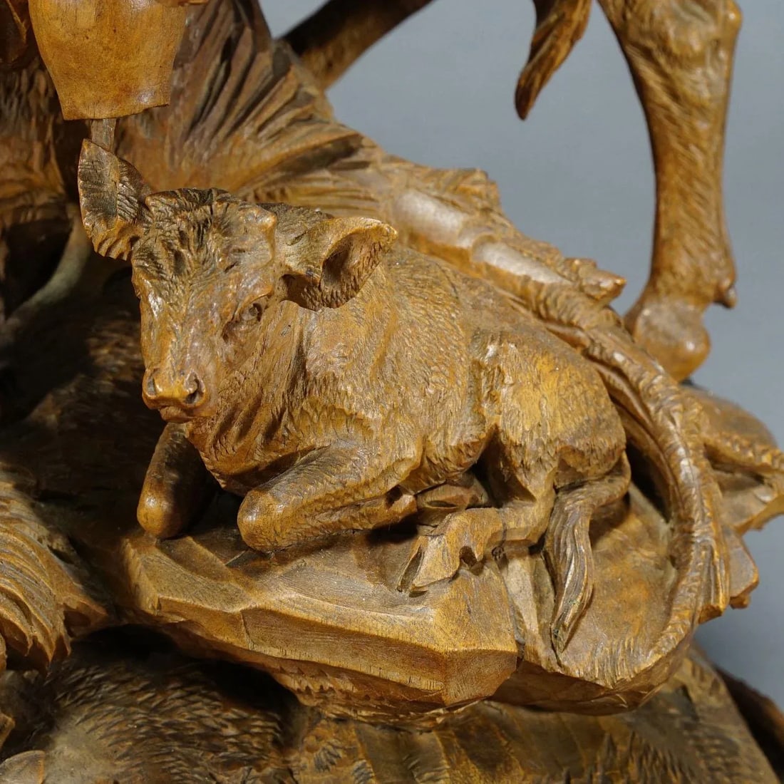 1890 Group of Carved Cattles With Glass Vase Inset, Brienz - 3