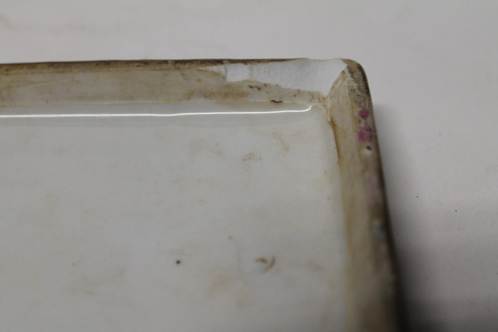 17th Century Chinese Porcelain Covered Box With Figural Decoration - 4