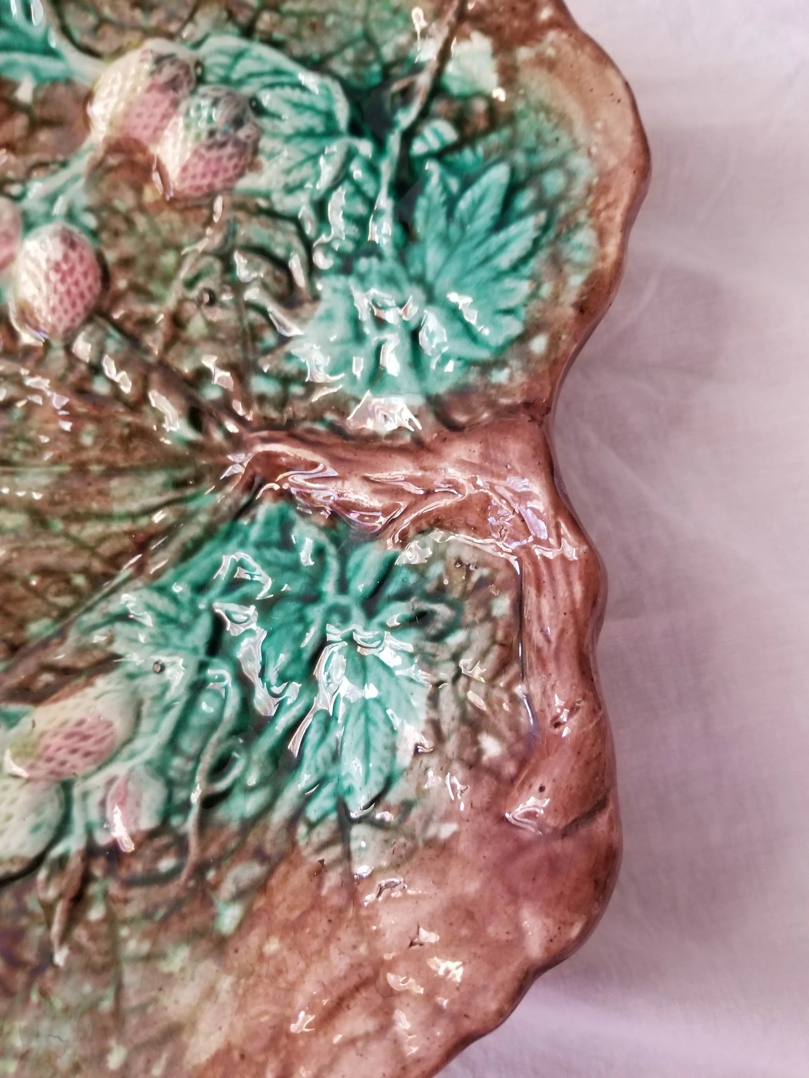 Begonia Leaf Majolica Serving Plate - 3