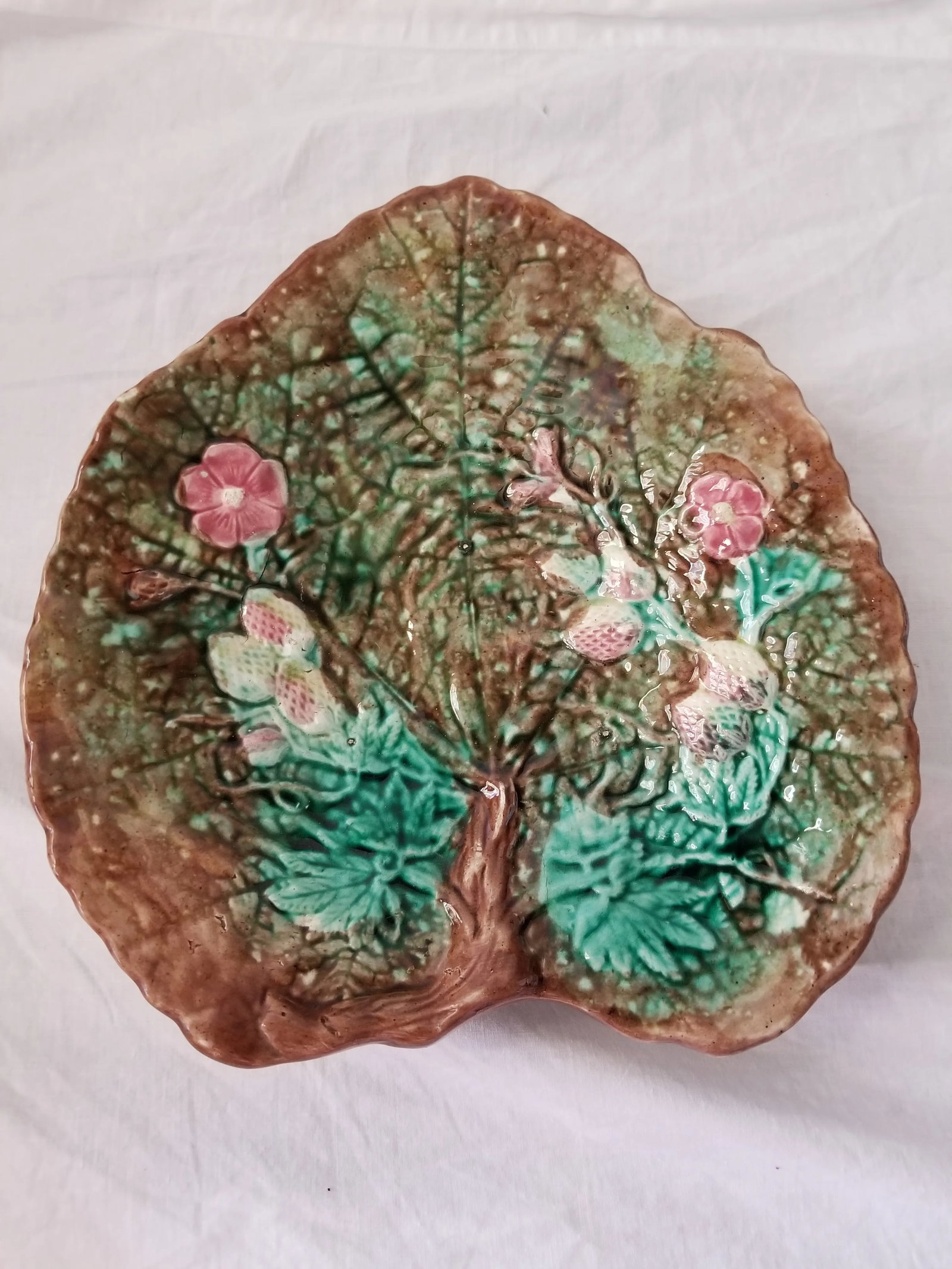 Begonia Leaf Majolica Serving Plate - 5