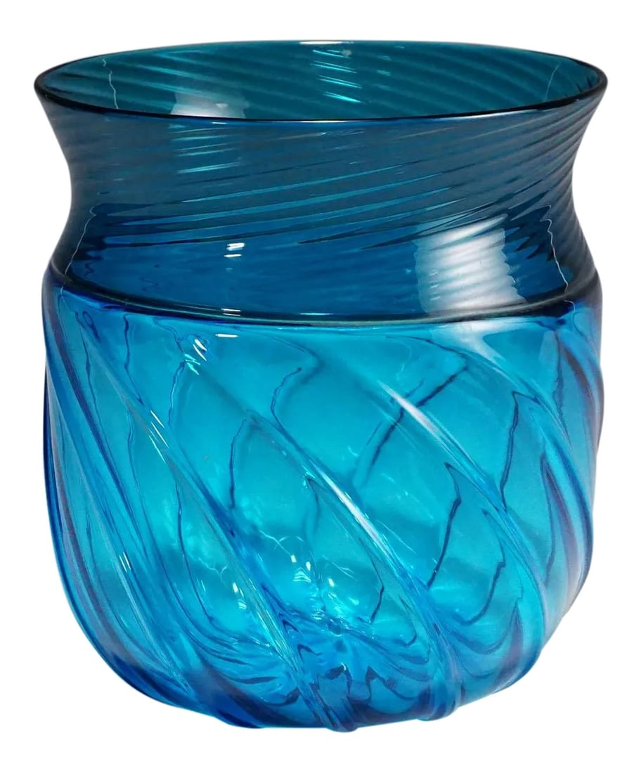 Vase Opulus, Brigitta Carlsson and Ove Thorssen for Venini 1972: Vase Opulus, Brigitta Karlsson and Ove Thorssen for Venini 1972 A vase of the opulus series designed by Brigitta Karlsson and Ove Thorssen for Venini 1972. Ribbed blue glass fused in incalmo technic. 