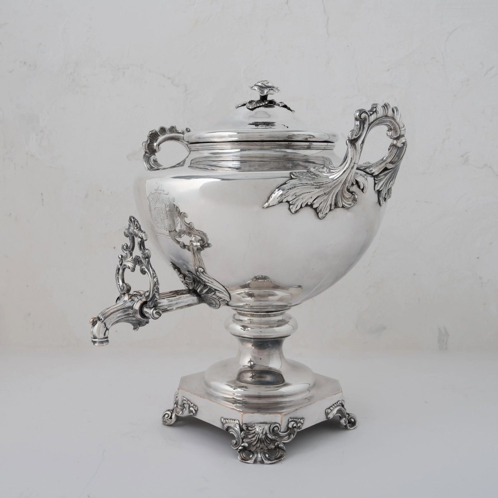 Old Sheffield Plate Hot Water Urn, Harries Family Crest, c.1830 - 4