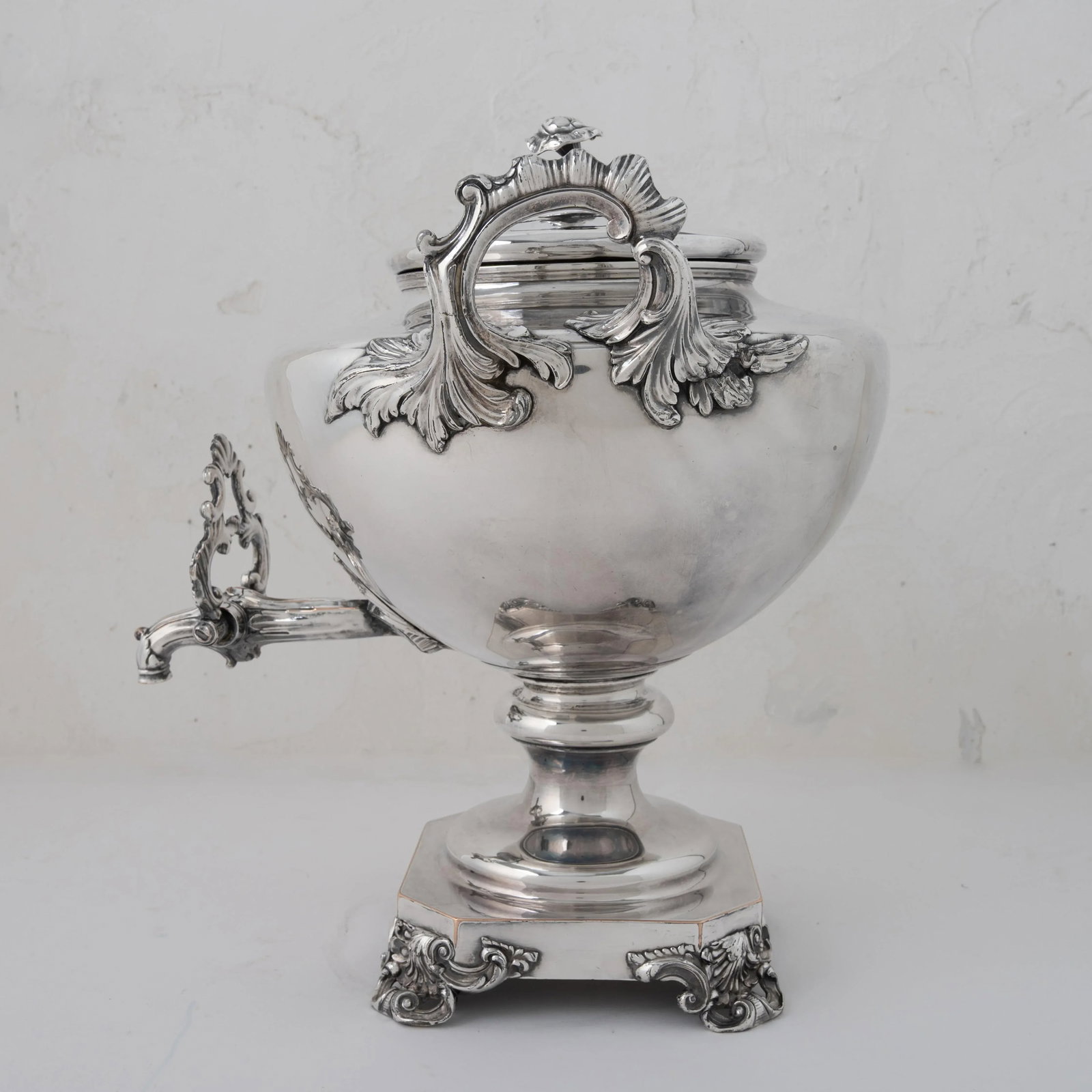 Old Sheffield Plate Hot Water Urn, Harries Family Crest, c.1830 - 6