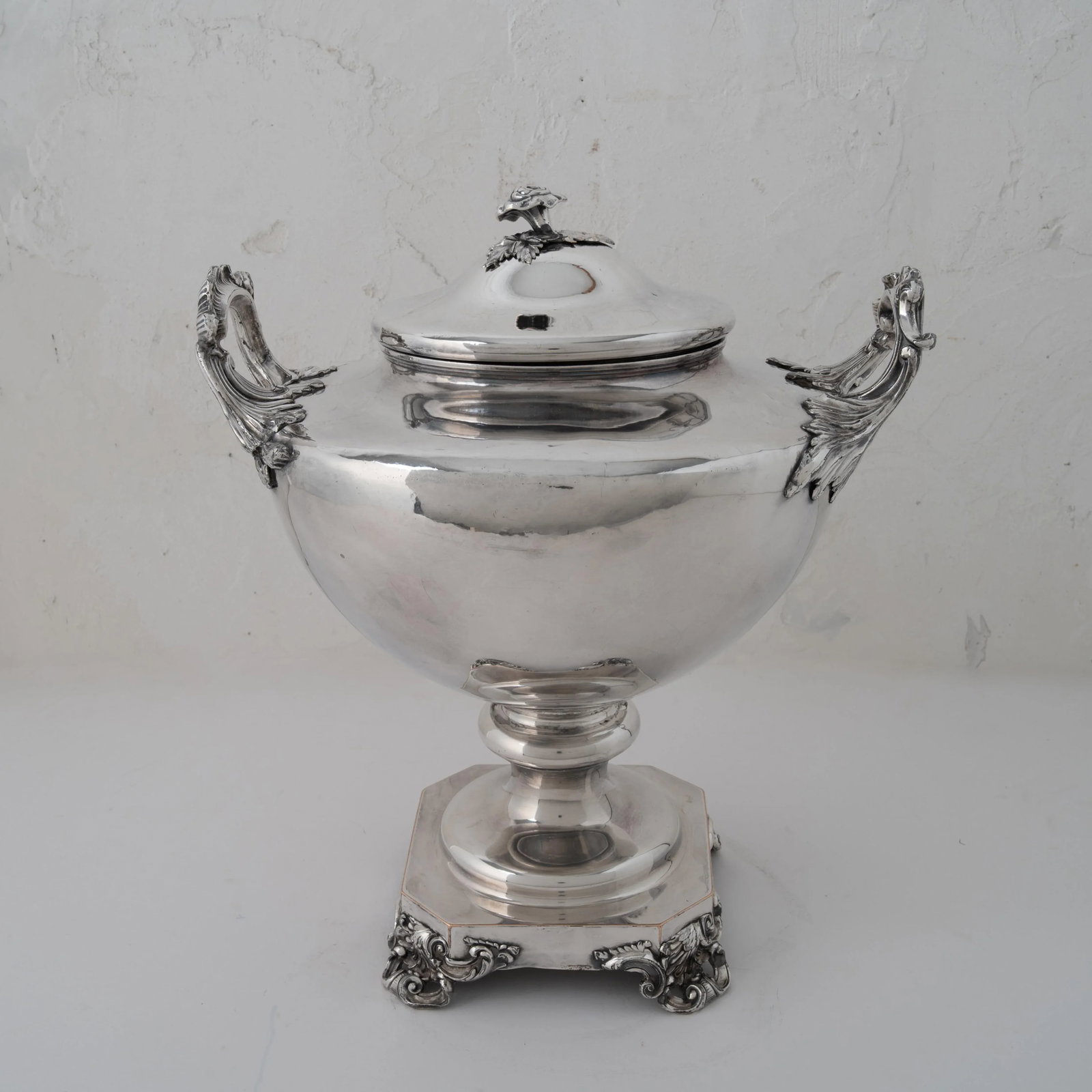 Old Sheffield Plate Hot Water Urn, Harries Family Crest, c.1830 - 8