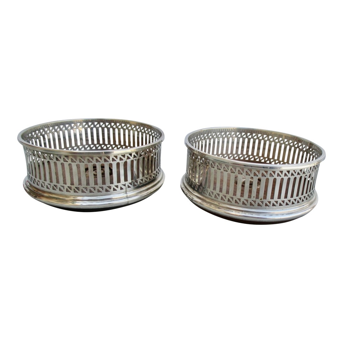 English Small Wine Coasters Wev 1986 - A Pair of 2: A matched Pair of small wine coasters, made by W E V London, England. Circa 1986. Georgian style with oak wooden bottoms.. Hallmarked to the outer bases W E V Sterling and Date 1986. The measurements