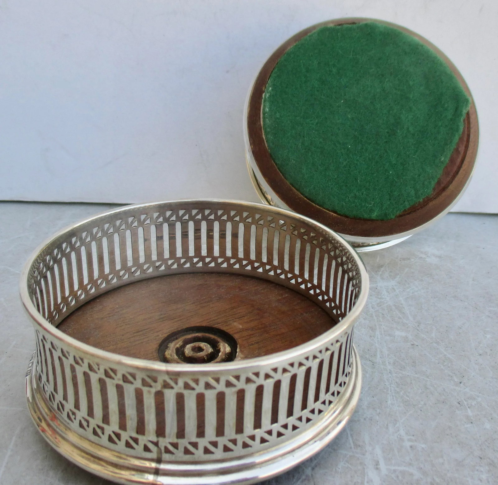 English Small Wine Coasters Wev 1986 - A Pair of 2 - 2