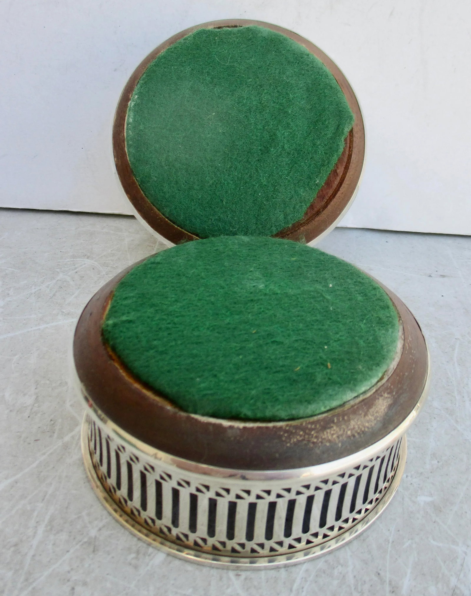 English Small Wine Coasters Wev 1986 - A Pair of 2 - 3