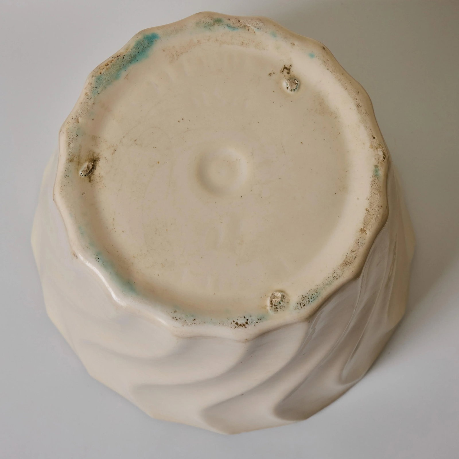 Mid-Century White Glazed Ceramic Bauer Planter - 10