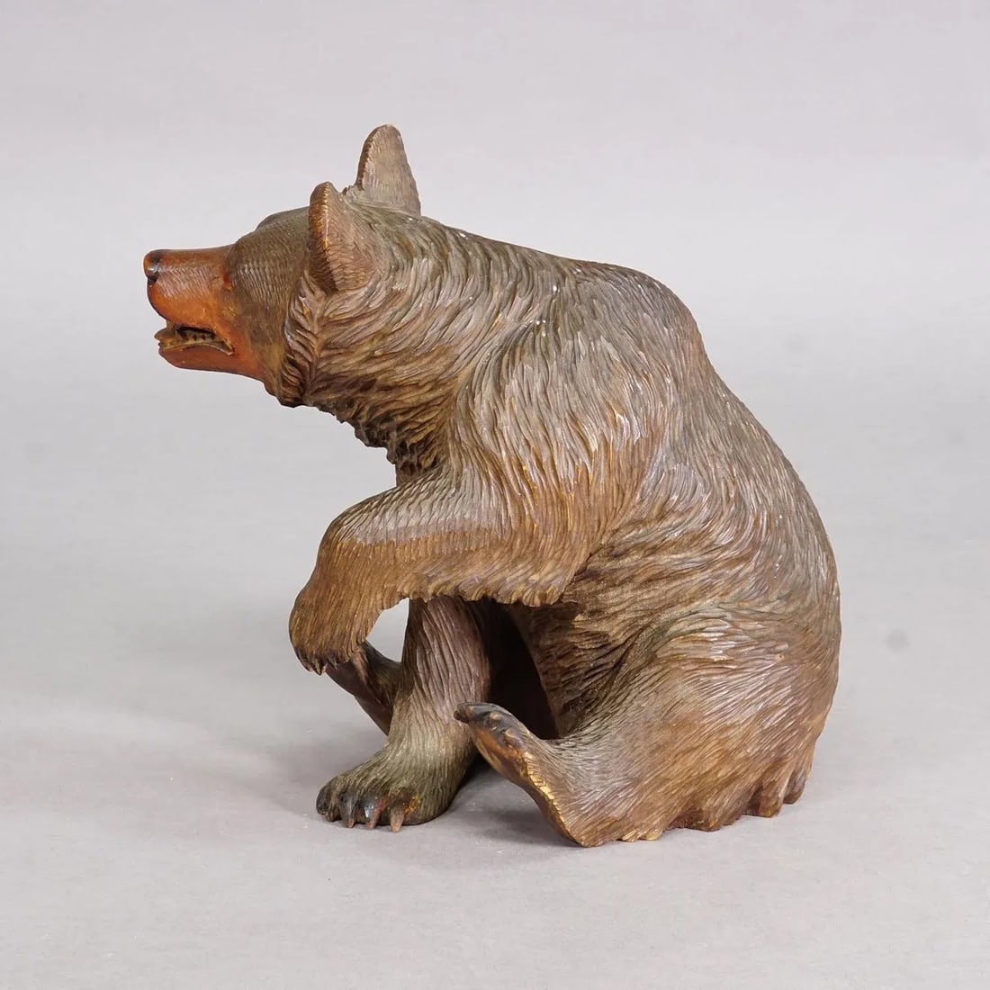 Antique Wooden Sitting Bear Handcarved Ca. 1920s, Brienz - 2