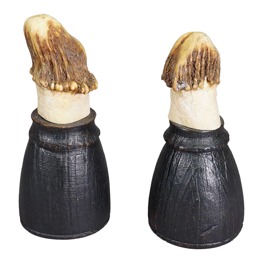 Antique Pair of Deer Antlers on Turned Black Wooden Mounts, ca.1920: Antique Pair of Deer Antlers on Turned Black Wooden Mounts, ca.1920 This matching pair of deer antlers roses is mounted on elegantly turned black wooden mounts, showcasing classic hunting trophy style