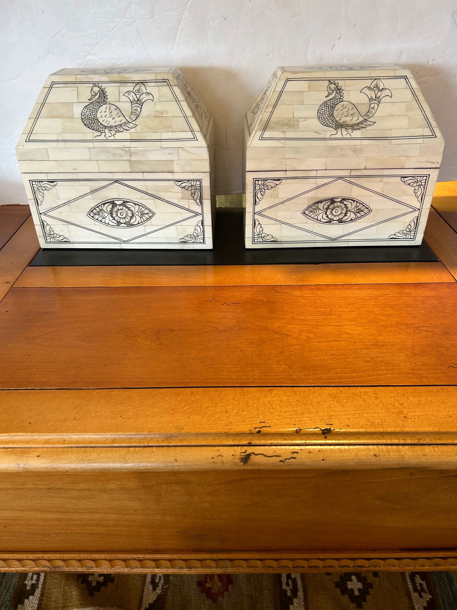 Tessellated Bone Decorative Lidded Boxes -a Pair - 4